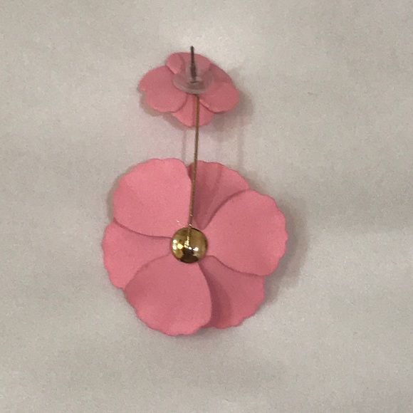 🆕 2 in 1 Pink Petal Earrings - Picture 5 of 5